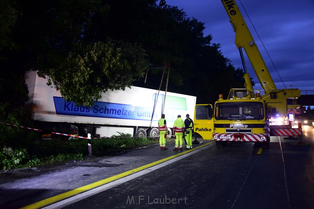 Schwerer VU A 3 Rich Oberhausen Hoehe AK Leverkusen P225.JPG - Miklos Laubert